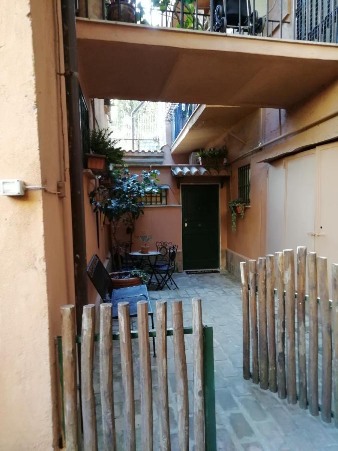 Lovely With Garden In Vatican Museums Trastevere Apartment Rome Bagian luar foto