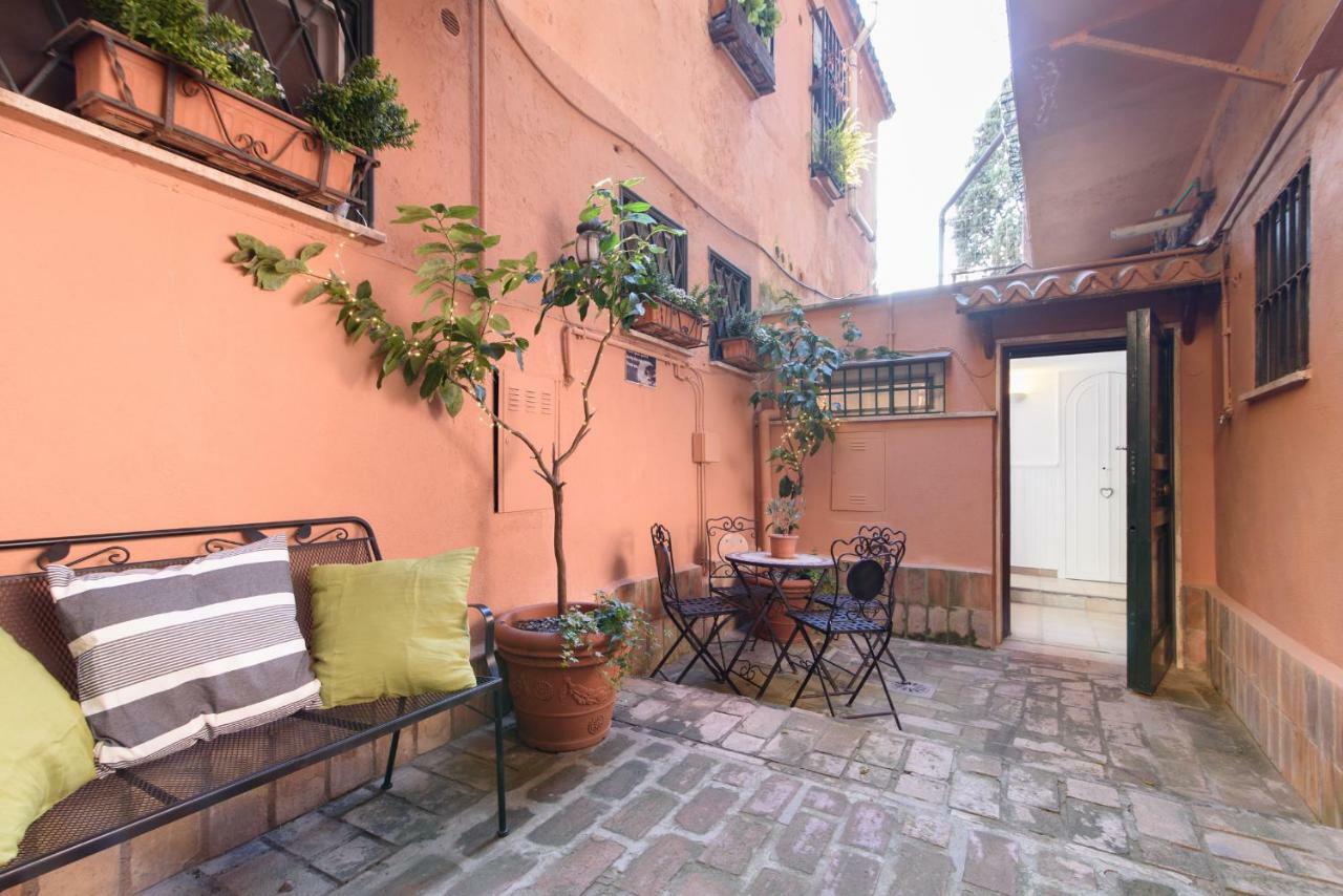Lovely With Garden In Vatican Museums Trastevere Apartment Rome Bagian luar foto