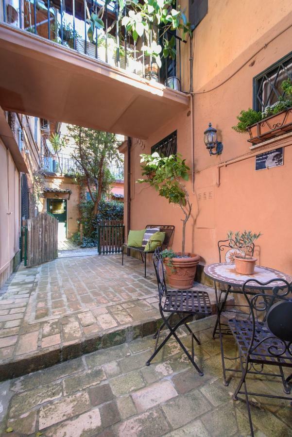 Lovely With Garden In Vatican Museums Trastevere Apartment Rome Bagian luar foto