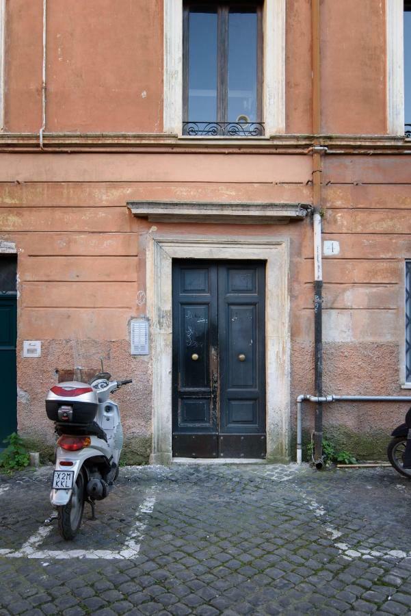 Lovely With Garden In Vatican Museums Trastevere Apartment Rome Bagian luar foto